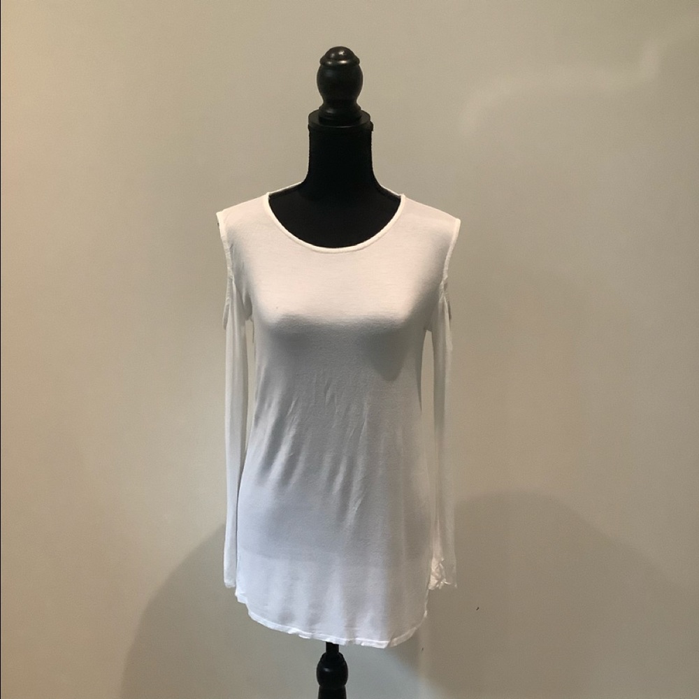 Forever 21 beautiful blouse for woman is in great condition.